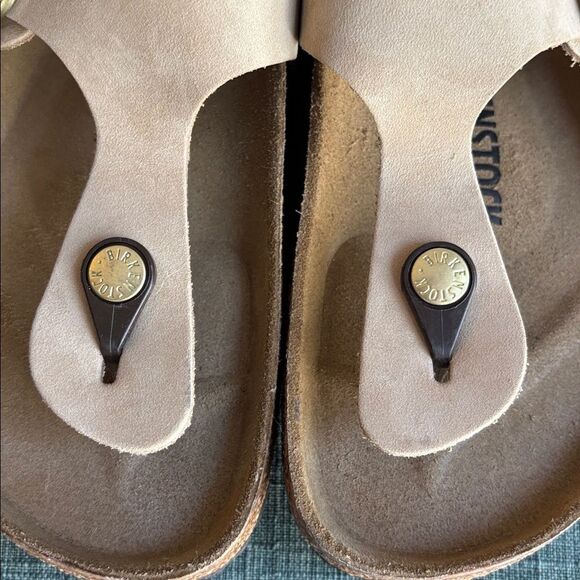 Birkenstock Gizeh Leather Buckle Tan Thong Sandals with Gold buckle size 36/5.5 - Picture 6 of 11